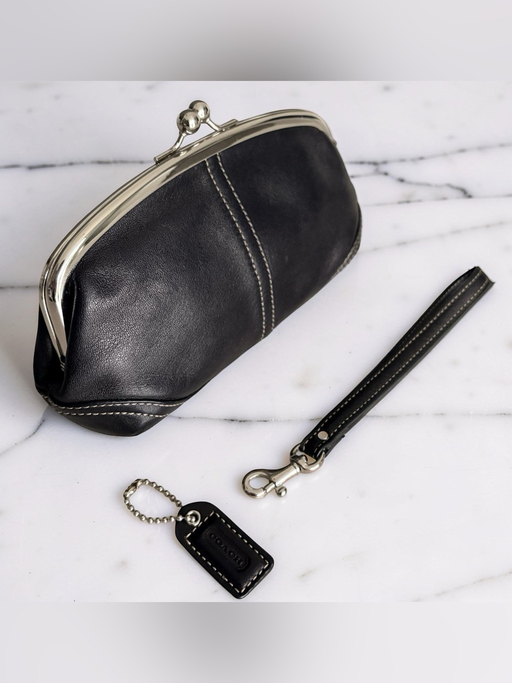 Y2K Vintage Coach Soho Leather Framed Wristlet Kisslock Leather Clutch | # 3438